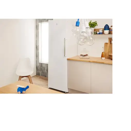 Indesit UI6 F2T W congelador Congelador vertical Independiente 228 L E Blanco