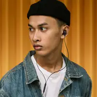 NGS CROSS STEP BLACK: Auriculares de botón con micrófono y control de volumen.