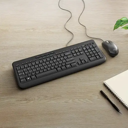 Incase Designed by Microsoft Wired Desktop 600 teclado Ratón incluido Universal US