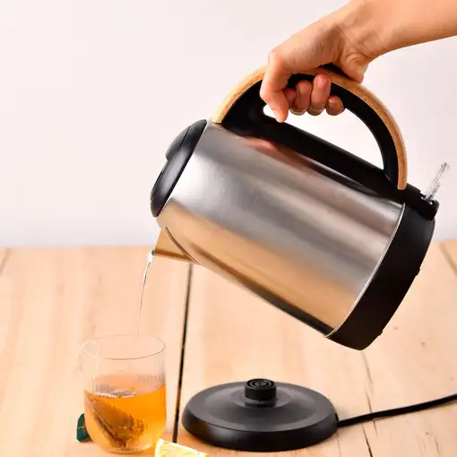 Hervidor Eléctrico de 1,7L 2200W en acero inoxidable Lovers BERGNER