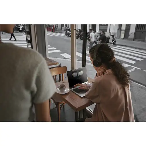 HP EliteBook G11 AMD Ryzen™ 7 8840U Portátil 35,6 cm (14") WUXGA 16 GB DDR5-SDRAM