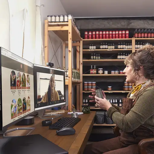 HP Poly Intrauriculares Poly Voyager Free 60+ UC M color Negro Carbono +Adaptador