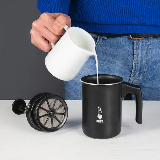 Bialetti 00AGR394 espumador o calentador de leche Espumador de leche manual Negro