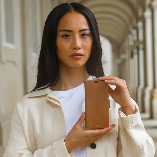 dbramante1928 Lynge funda para teléfono móvil 17 cm (6.7") Folio Bronceado