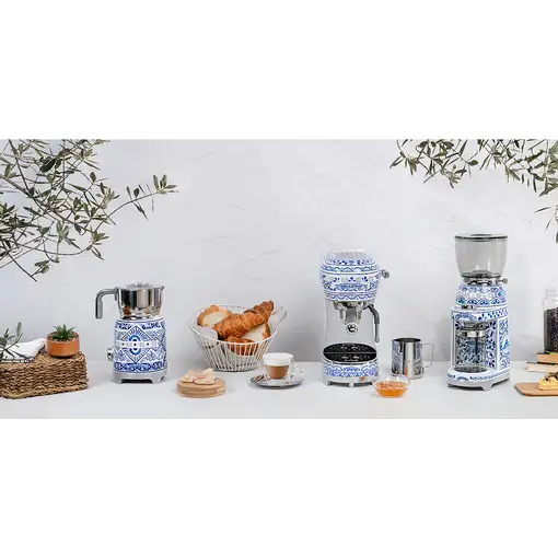 Cafeteras express Semi-automática Azul 1.1 L 1 cups ECF02DGBEU SMEG