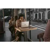 HP EliteBook G11 AMD Ryzen™ 5 8540U Portátil 35,6 cm (14") WUXGA 16 GB DDR5-SDRAM