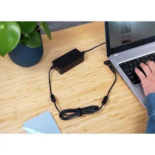 Trust Primo adaptador e inversor de corriente Interior 70 W Negro