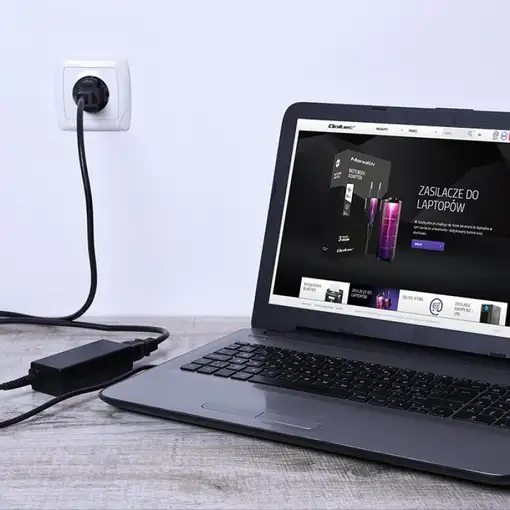 Qoltec 51766 adaptador e inversor de corriente Interior 65 W Negro