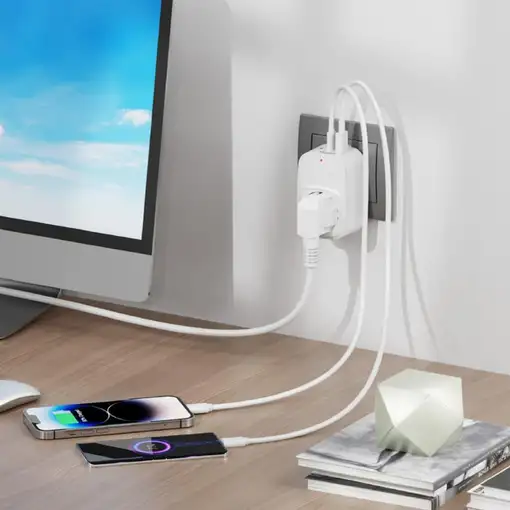 Adaptador Schuko Klack con 3 USB, 3680W, protección 1050J