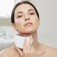 Masajeador Gua Sha BODYLIFE con calor y luz roja para reafirmar la piel. Masajeador Gua Sha BODYLIFE con calor y luz roja para reafirmar la piel.