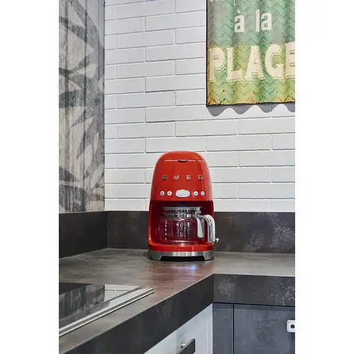 Smeg DCF02RDEU cafetera eléctrica Totalmente automática Cafetera de filtro 1,4 L