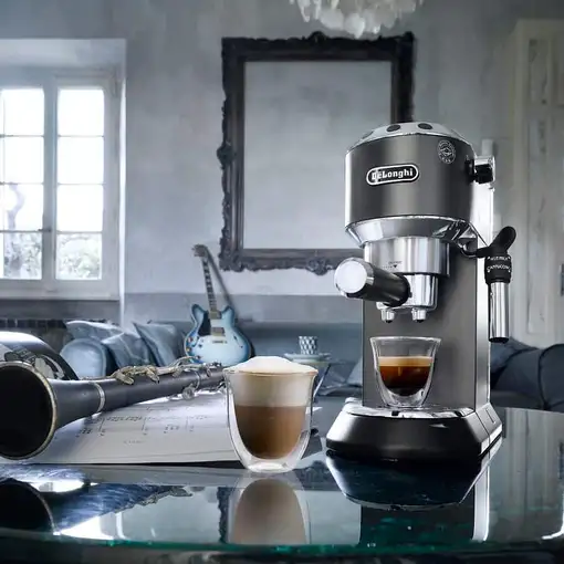 De’Longhi Dedica Style EC685.BK Semi-automática Máquina espresso 1,1 L