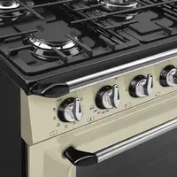 Smeg Victoria TR90GMP cocina Cocina independiente A Eléctrico Encimera de gas Crem