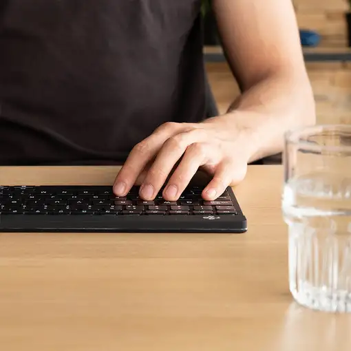 R-Go Tools Teclado ergonómico R-Go Compact Break, teclado compacto con software de