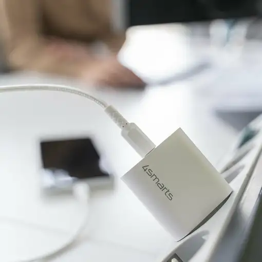 4smarts 465575 cargador de dispositivo móvil Universal Blanco USB Interior