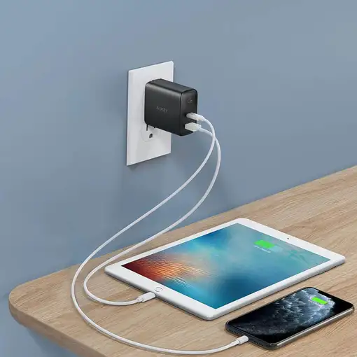 AUKEY PA-D5 cargador de dispositivo móvil Universal Negro Corriente alterna Carga