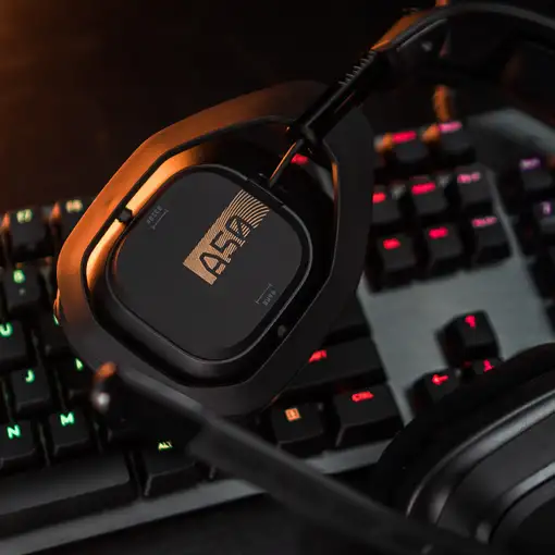ASTRO Gaming A50 + Base Station Auriculares Inalámbrico Diadema Juego Negro, Oro