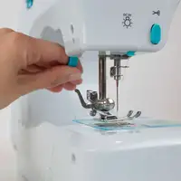 Máquina de Coser P110 PRIXTON (12 Puntadas - Compatible con pilas - Azul)