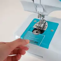 Máquina de Coser P110 PRIXTON (12 Puntadas - Compatible con pilas - Azul)