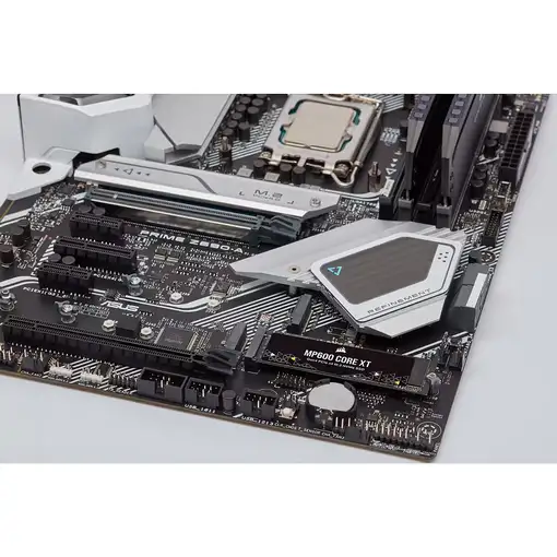 Corsair MP600 CORE XT 2 TB M.2 PCI Express 4.0 NVMe QLC 3D NAND