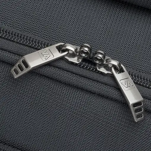 Rivacase 8481 39,6 cm (15.6") Maletín con ruedas Negro