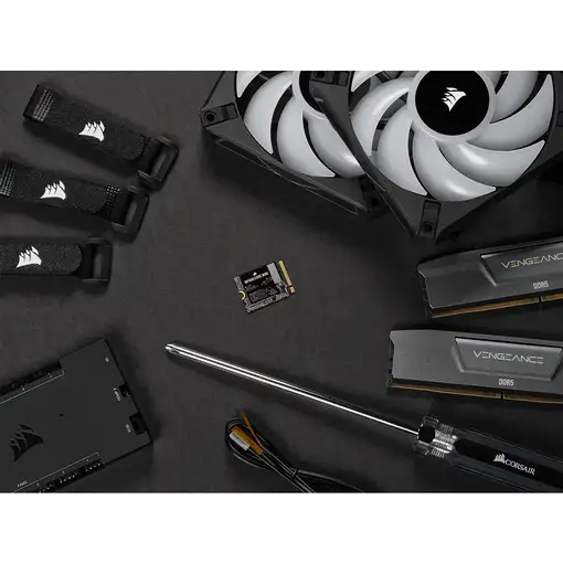 Corsair MP600 Mini 1 TB M.2 PCI Express 4.0 NVMe QLC 3D NAND