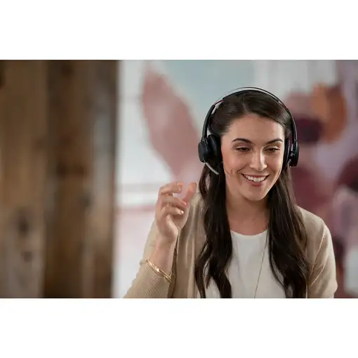 POLY Auriculares Voyager Focus 2 UC + Cable USB-A a USB-C + Soporte de carga