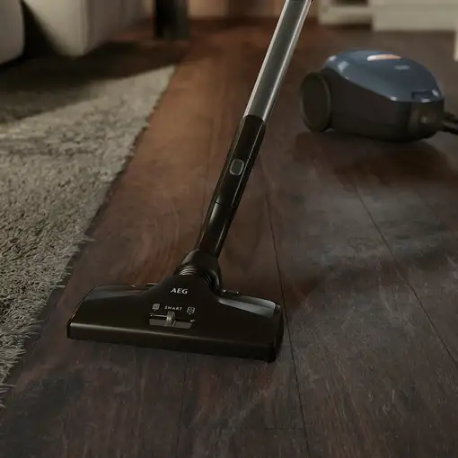 Aspiradora cilíndrica Secar 600 W Bolsa para el polvo VX82-1-5DB 3,5 L  AEG